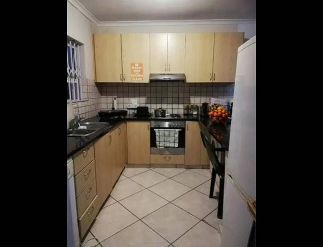 5 BEDROOM TOWNHOUSE FOR SALE IN OBSERVATORY